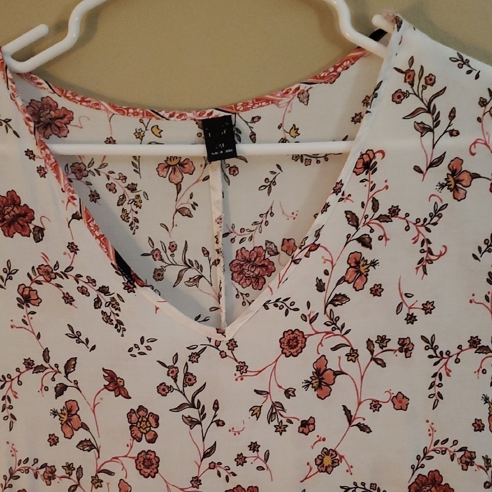 SHEIN Red and White Floral Dress - Picture 3 of 9